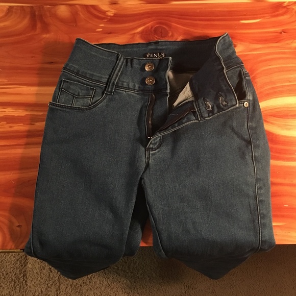 VENUS Figure Flattering Shaping Denim Capri NWOT 2 - Picture 4 of 10